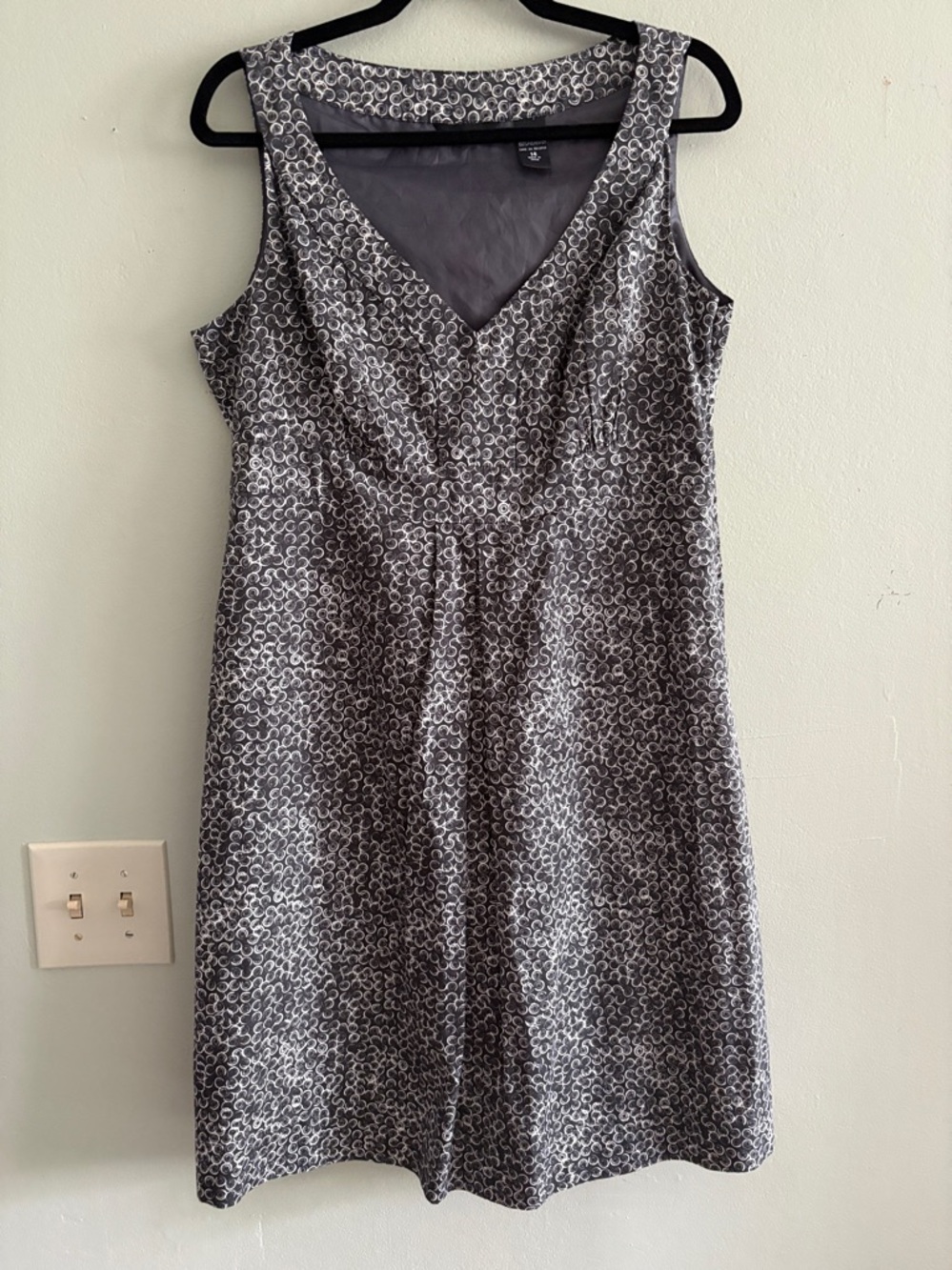 New York and company printed sleeveless Aline pleated front Dress 14